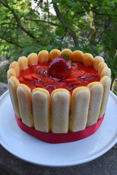 Strawberry Charlotte Russe Cake, Charlotte Russe Cake Recipe, Charlotte Russe Dessert Recipe, Strawberry Charlotte Cake Recipe, Charlotte Russe Dessert, Charlotte Cakes, Sjokolade Koek, Charlotte Russe Cake, Rhubarb Mousse