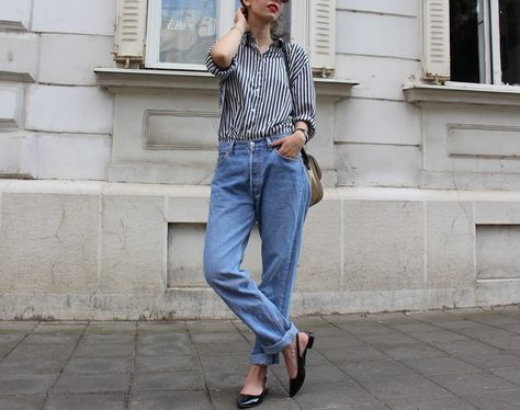 Oversized Levis Jeans, Levi's 501 Women Outfits, Styling Levis 501 Jeans, How To Style Levis 501, Levis 501 Women Outfits, 501 Jeans Women Outfit, Levi’s 501 Jeans Outfit Women, Levis 501 Outfit Street Style, 501 Levis Women Outfits Street Styles