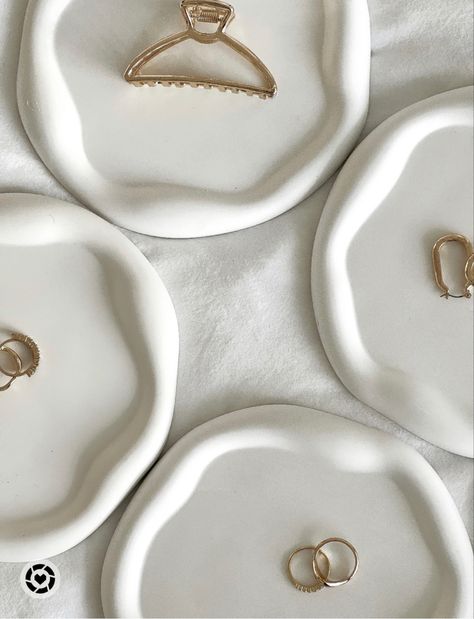 Current obsession—cloud trays. Find a few of my favroites here. Trinkets Display, Cloud Tray, Glasses Jewelry, Nightstand Dresser, White Tray, Small Trinkets, Silver Trays, Candle Displays, Cloud Shapes