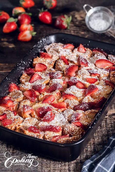 Strawberry Bread Recipe Easy, Strawberry Bread Pudding Recipe, Strawberry Bread Pudding, Summer Bread, Challah Bread Pudding, Strawberry Bread Recipe, Best Bread Pudding Recipe, Raspberry Mousse Cake, Bread Puddings