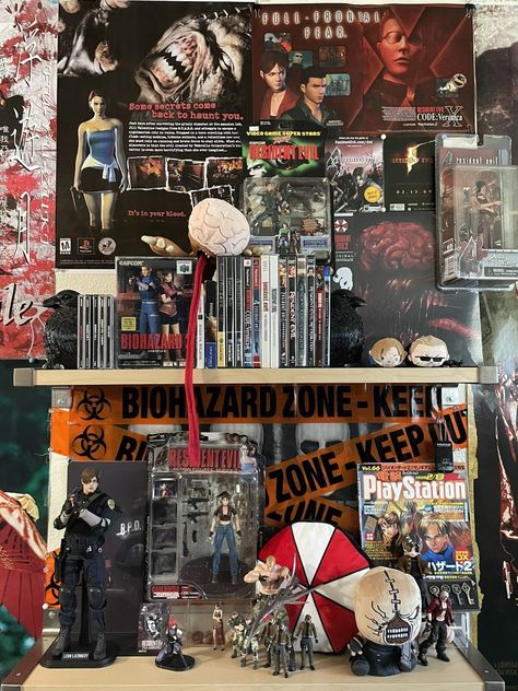 Resident Evil Room Decor, Horror Room Aesthetic, Horror Bedroom, Board Game Shelf, Horror Room, Scene Room, Room Maker, Room Goals, Dream Room Inspiration