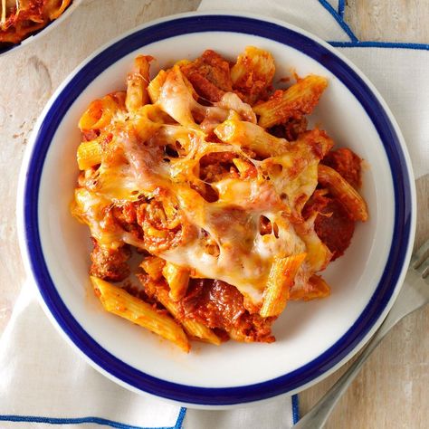 Meat Lover’s Pizza Hot Dish Pizza Hot, Slow Cooker Pasta Recipes, Slow Cooker Recipes Pork, Meat Lovers Pizza, Slow Cooker Pasta, Hot Dish, Comfort Food Recipes Dinners, Slow Cooker Pork, Bowl Recipe