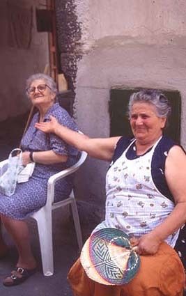 Italian women enjoy the smaller moments in life. #relaxation #Italianculture Italian Favorites, Italian Humor, Italian Lifestyle, Italian Life, Italian Heritage, Portrait Pictures, Italian Culture, Italian Women, People Of The World