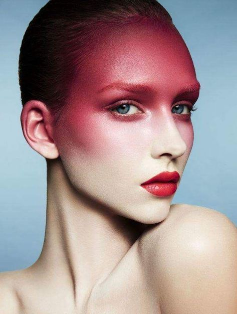 Gradient fade on the face? Lovely. #makeup #fashion #beauty #editorial Gradient Makeup, Editorial Makeup Photography, Editorial Make-up, Beauty Fotografie, Fashion Editorial Makeup, Seung Hwan, Drag Make-up, Creative Fashion Photography, Creative Makeup Looks