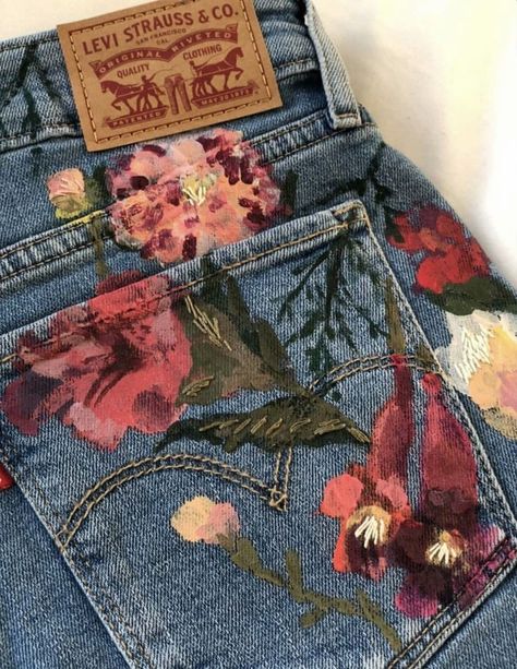 Custom Levis, Mukaish Embroidery, Jeans Custom, Painted Clothes Diy, Mode Kimono, Denim Art, Diy Vetement, Custom Jeans, Painted Jeans