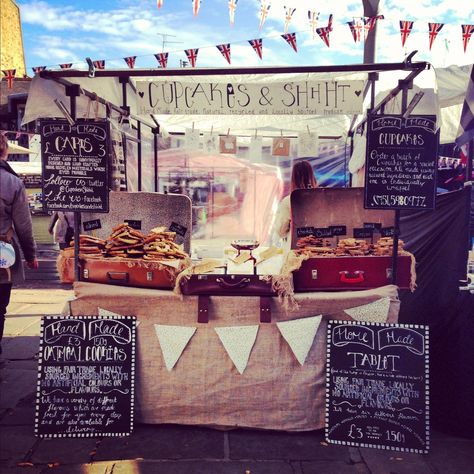 Market Market Stall Display Ideas, Stall Decorations, Market Stall Display, Food Stall Design, Farmers Market Display, Cake Stall, Stall Display, Stand Feria, Menue Design