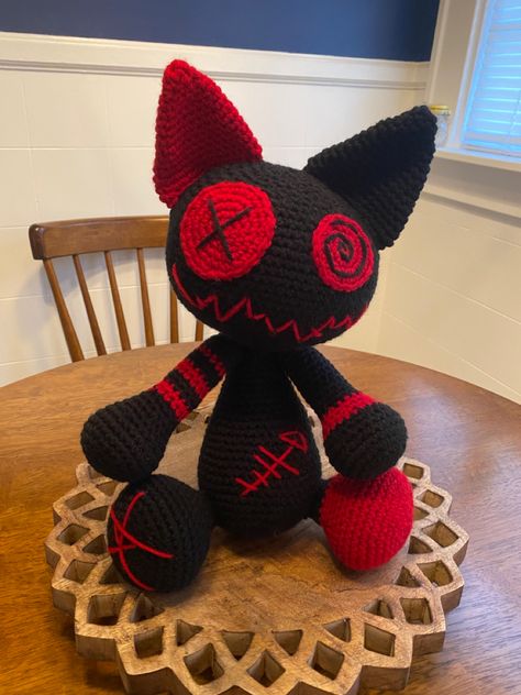 Goth Crochet Plushies, Crochet Zombie Cat, Emo Crochet, Crochet Creepy, Creepy Stuffed Animals, Zombie Cat, Kawaii Crochet, Crochet Teddy, Fun Crochet Projects