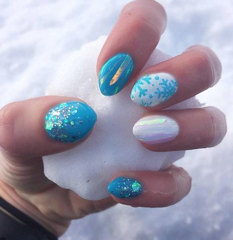 15 Adorable Disney Nail Art Ideas for Kids Diy Disney Nails, Frozen Nail Art, Disney Nail Art, Frozen Nails, Art Ideas For Kids, Kids Nail Designs, Nail Art For Kids, Disney Nail, Kutek Disney