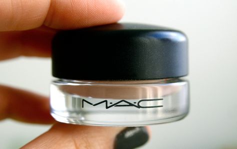 17 Basic MAC Products Every Girl Needs Ochre Paint, Makeup Paint, Mac Beauty, Mac Makeup Looks, Mac Products, Woman Makeup, Paint Pots, Best Mac, Thought Catalog