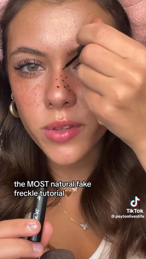 Fake freckles Freckles Tutorial, Fake Freckles Tutorial, Faux Freckles Makeup, Slim Your Face, Summer Glowup, People With Freckles, Fake Freckles, How To Have Style, Fair Skin Makeup