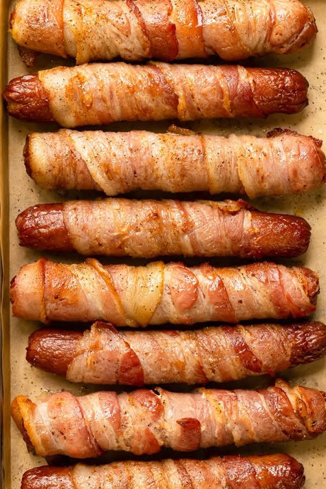 Marinated Hot Dogs Recipes, Bacon Hot Dogs, Baked Hot Dogs, Bacon Wrapped Hotdogs, Bacon Dinner, Wrapped Hot Dogs, Dogs Recipes, Grilled Steaks, Bacon Dog