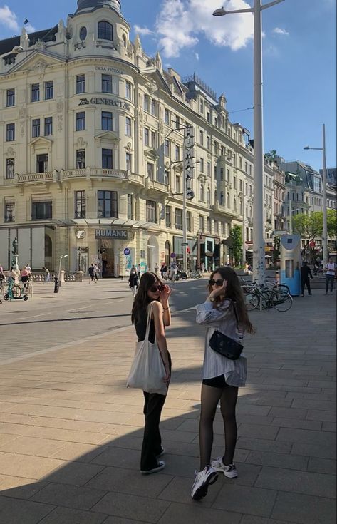 #vintage #citylife #vienna #fashion #oldmoney #friends Vienna Travel Aesthetic, Vienna Aesthetic Outfits, Vienna With Friends, Summer In Vienna, Vienna Summer Aesthetic, Italy Aesthetic Girl, Vienna Austria Aesthetic, Vienna Outfit, Vienna Summer