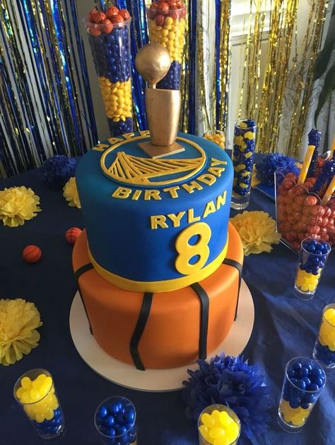 Basketball Birthday Cake and Party Ideas l #mybirthday Golden Warriors Cake, Warrior Birthday Party Golden State, Golden State Birthday Party Ideas, Golden State Warriors Birthday Cake, Golden State Warriors Birthday Party, Warriors Birthday Cake, Warriors Basketball Party, Warriors Birthday Party, Golden State Warriors Cake