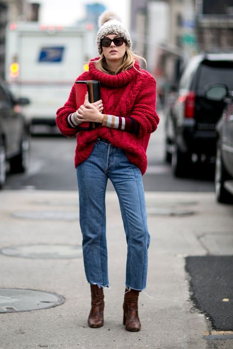 Catch Up on All of NYFW's Best Street Style From Last Season Oversized Red Sweater, Camille Charriere, Gala Gonzalez, Jeans Trend, New York Fashion Week Street Style, Street Style 2017, Fashion Week 2016, Nyfw Street Style, Winter Outfit Inspiration