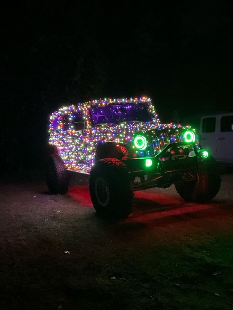 Jeep decorated with Christmas lights Xmas Car Decorations, Christmas Lights On Car, Jeep Christmas Lights, Christmas Jeep Wrangler, Jeep With Led Lights, Jeep Wrangler Christmas Decorations, Christmas Jeep Decorations, Decorate Jeep For Christmas, Car Christmas Decorations