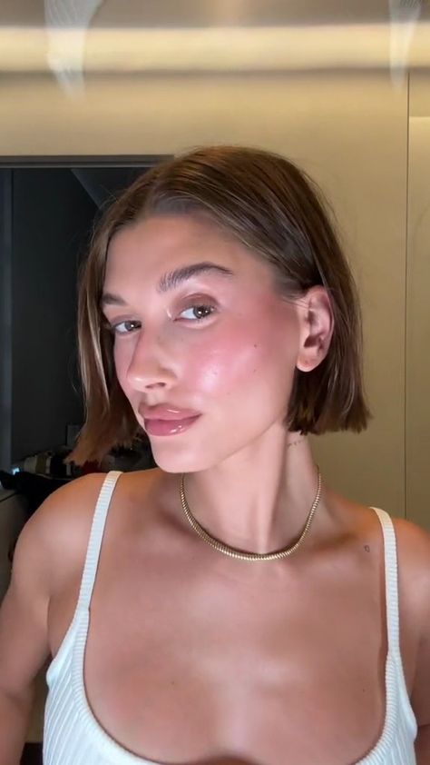 Bob Haircut Hailey Bieber, Hayley Bieber Bob, Hayley Bieber Hair Short, Hailey Polk Hair, Hailey Bieber Short Hair, Hailey Bieber Bob, Hailey Baldwin Hair, Long Vs Short Hair, Hailey Rhode