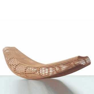 David Trubridge- Body raft Chaise Longue. has an ergonomic structure. David Trubridge, Tech Ideas, Design Tech, Iconic Furniture, Bamboo Furniture, Bamboo Design, House Interiors, Chaise Design, Chaise Lounge Chair