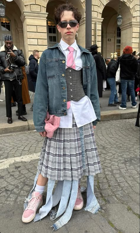 Weird Street Style, Overaccessorized Outfits, Excessive Layering Fashion, Layered Fashion Street Style, Cluttered Outfit, Weird Outfits Street Style, Unconventional Outfits, Layered Dress Outfit, Layered Clothes