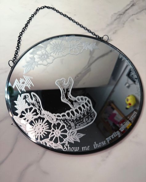 Show me those pretty white jaws Show me where the delicate stops Sleep Token - Jaws Hand engraved mirror Update: soon/tbc Quite literally one of my favourite engravings and absolutely took the longest time I’ve spent on a mirror so far 🫠🖤 #sleeptoken #sleeptokenworship #sleeptokenfanart #artist Etched Mirror Ideas, Mirror Update, Mirror Engraving, Etched Mirror, Sleep Token, Glass Engraving, Mirror Ideas, Hand Engraving, Show Me