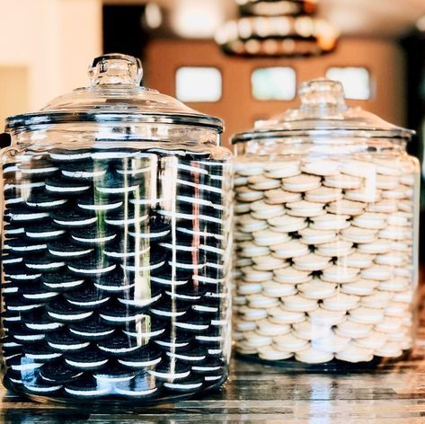 linked in post! khloe kardashian vibes with these large jars to store snacks, flours, rice , pastas and more. keep your kitchen looking clean and #organized #pantry #homedesign #athome #ad #kardashian #kimkardashian Biscuit Organisation, Kardashian Cookie Jars, Khloe Kardashian Cookie Jar, Modern Cookie Jar, Khloe Kardashian Cookie Jar Decor, Khloe Kardashian Organization, Khloe Kitchen, Cookie Jar Ideas Decoration, Kardashians Kitchen