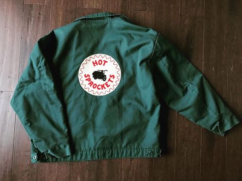 @stagvintagegoods on Instagram: “This work jacket is the best. Dark green Red Kap brand size XL mechanic coat with a large, vintage motorcycle patch on it. Hand sewn. $90…” Mechanic Jacket Outfit, Vintage Motor Jacket, Vintage Outdoor Biker Jacket With Zipper Closure, Vintage Mechanic Jacket, Mechanic Jacket, Vintage Button-up Utility Jacket For Outdoor, Mechanics Jacket, Motorcycle Patches, Red Kap