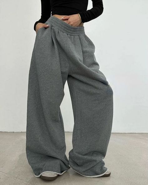 https://pin.it/4gB4kSMIv Gray Joggers, Sweatpants Women, Pants Korean, Sports Pants Women, Hippie Pants, Classic Gray, Wide Leg Sweatpants, Oversize Casual, Grey Joggers