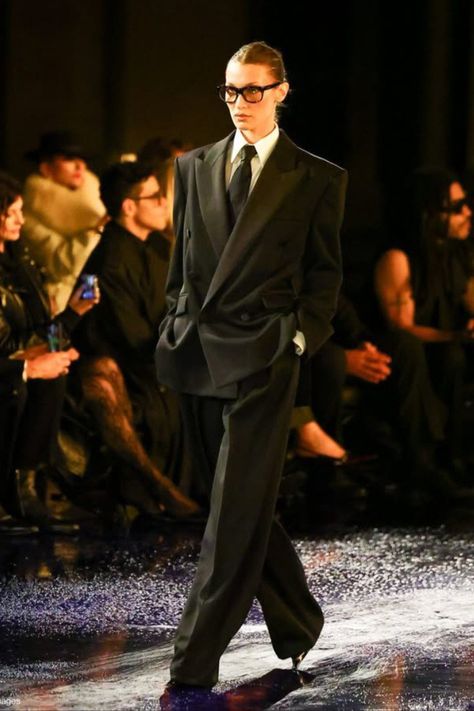 Yves Saint Laurent - Spring 2025 Saint Laurent Suit, Yves Saint Laurent Runway, Saint Laurent Runway, Yves St Laurent, Saint Laurent Fashion, Coat Check, Check Coat, Spring 2025, Fashion Icons