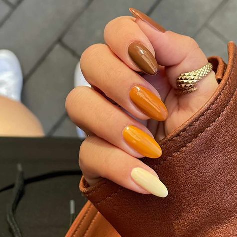 Nail Ideas For November, November Nails Fall, Spice Nails, Gel Nail Ideas, Pumpkin Spice Nails, Pumpkin Nail Art, Fall Nail Polish, Water Marble Nails, November Nails