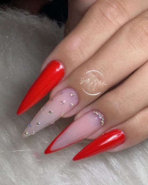 nailsred Long Stilleto Nails Design Red, Red Acrylic Nails Stiletto, Stilleto Nails Red, Sharp Red Nails, Red Stilleto Nails Designs, Nails Red Ideas, Red Cute Nails, Stiletto Red Nails, All Red Nails