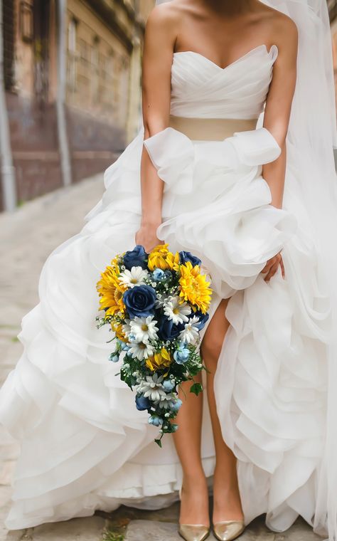 Blue And Sunflower Bouquet, Daisy And Rose Bouquet, Dusty Blue And Sunflower Wedding, Sunflower Bouquet With Blue, Sunflower Bouquet With Blue Flowers, Sunflower And Dusty Blue Bouquet, Sunflower And Blue Hydrangea Bouquet, Daisy Boutonniere, Daisy Bridal Bouquet