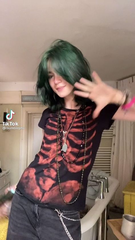 Forest Green Hair, Tiktok Watch, Hair Inspo Color, Dream Hair, Alternative Outfits, Tiktok Videos, Edgy Outfits, Aesthetic Hair, Green Hair