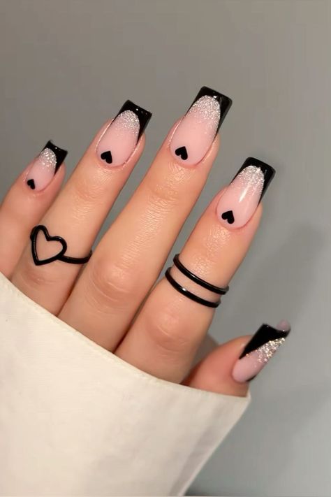 Warning: These nail art ideas may cause extreme jealousy and an overwhelming desire to promptly schedule your next appointment at the salon! So, if you’re not prepared to have the most enviable nails in town, it may be best to turn back now. . .  . New Job Nail Ideas, Black And White Nail, Black And White Nail Art, Fake Nails Designs, Fancy Nails Designs, Nagel Tips, Simple Gel Nails, Girly Acrylic Nails, White Nail Art