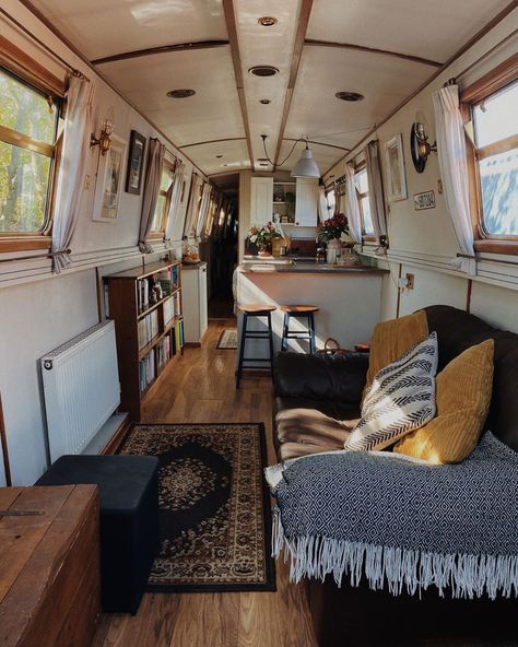 One Couple's 7 Years Living on a Narrowboat in Derbyshire, England! Barge Interior, Canal Boat Interior, Narrowboat Interiors, Boat House Interior, Boat Interior Design, Houseboat Living, Dutch Barge, Mini Loft, Living On A Boat