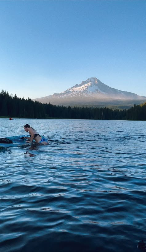 Lake, paddle board, pnw, oregon, mountain, mount hood, lake life, summer Portland Oregon Mountains, Summer In Oregon, Portland Oregon Aesthetic, Portland Summer, Oregon Aesthetic, Oregon Lakes, Mount Hood Oregon, Oregon Summer, Mt Hood Oregon