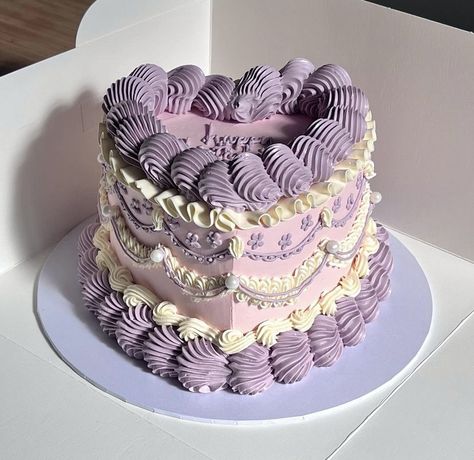 Romantic Food, Lambeth Cake, Heart Cake Design, Heart Birthday Cake, Purple Cakes Birthday, Lavender Cake, Purple Cake, 10 Birthday Cake, Pretty In Purple