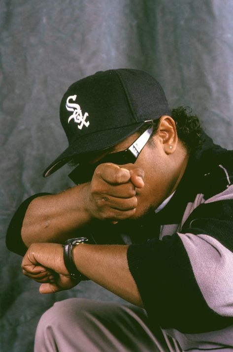 Eazy-E photographed by Al Pereira during a portrait session in New York City, NY - 1993 90s Rappers Aesthetic, Easy E, 90s Rappers, Eazy E, Topi Snapback, Hip Hop Classics, Straight Outta Compton, 90s Rap, Busta Rhymes