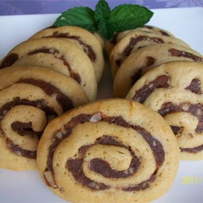 Pinwheel Cookies Recipe, Date Cookies, Pinwheel Cookies, Buttery Cookies, Food Pantry, Cookies Recipes Christmas, Cookie Desserts, Cookie Bars, Christmas Baking