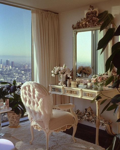 POV: You’re living in a penthouse from a 1980s movie 🤍✨ [AI] Get your wall posters on liminaldestinations.com and AI prompts on Ko-fi (links in bio!) • • • • #80sinterior #1980sinterior #80saesthetic #1980s #80svibes #80snostalgia #80sdecor #80s #80spenthouse #vintage #interiordesign #homedecor #luxuryhomes #midcentury #midcenturymodern #postmodern #luxury #la #losangeles 80 Decor Interior Design, 80s Glam Home Decor, 80s Home Aesthetic, 80’s Room, 80’s Decor, 1980s Interior, Glam Interior Design, Tiffany Room, 80s Interior Design