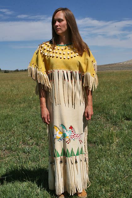 Native American Dresses For Women, Native American Inspired Fashion, Mountain Man Clothing, American Indian Clothing, Native Clothing, Native American Dress, Cloth Ideas, Native American Regalia, German Dress