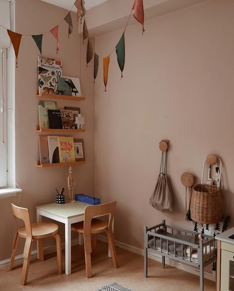 my scandinavian home: little creative corner in a Swedish children's bedroom Scandinavian Kids Rooms, Kids Room Inspiration, Toddler Bedrooms, Kids Room Ideas, Kids Interior, Kids Room Design, Kids Bedroom Furniture, Kid Room, Pink Walls