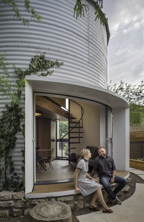 An Old Grain Silo Makes an Enchanting Tiny Home in Phoenix - Dwell Grain Bin House, Silo House, Grain Silo, Fencing Ideas, Warm Home Decor, Building A Container Home, Weekend House, Casa Container, Street House