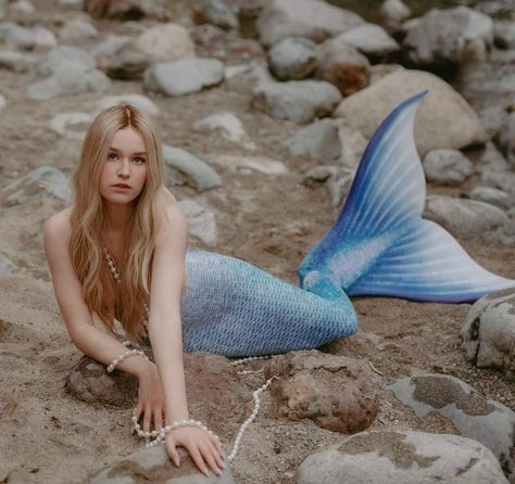 Mermaid Poses, Ancient Egypt Fashion, Professional Mermaid, Mermaid Pose, Ariel Cosplay, Mermaid Photography, Pretty Mermaids, Belly Dance Dress, Mermaid Photos