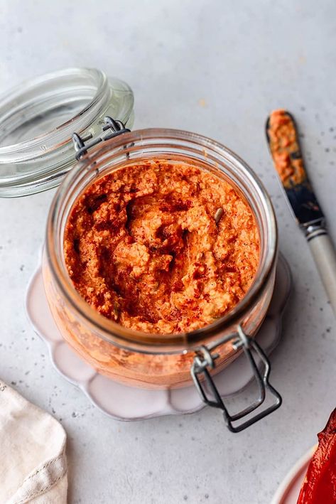 Sunflower Seed Romesco Sauce #spanishrecipe #recipe #food #vegan #nutfree #glutenfree #romesco #pepper Hclf Recipes, Veggie Paella, Tapas Night, Roasted Eggplant Dip, Vegan Dips, Nutritional Yeast Recipes, Roasted Red Pepper Hummus, Romesco Sauce, Vegan Dip