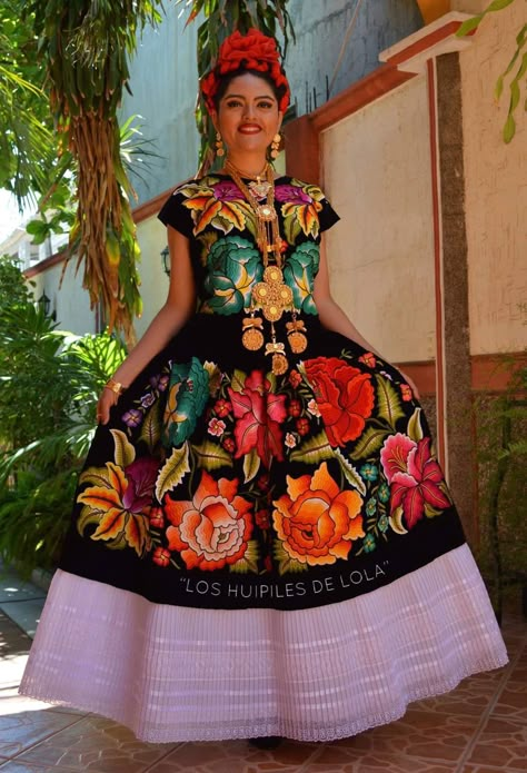 Folklorico Poses, Mexican Clothing Style, Folklorico Dresses, Puebla Dress, Spanish Costume, Quinceanera Themes Dresses, Mexican Themed Weddings, Mexican Colors, Traditional Mexican Dress