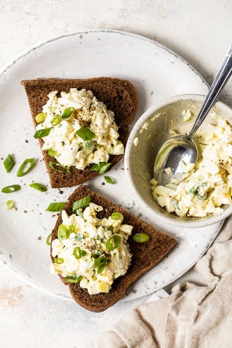 This easy, low-yolk egg salad is made with a mix of whole eggs and egg whites with a little mayo and scallions. Serve this on your favorite whole grain bread, in a wrap or lettuce wrap. #macros #eggsalad #healthyrecipes #weightwatcherrecipes #lowcalorierecipes #glutenfreerecipes #breakfast #lunch #lunchrecipes Egg White Salad, Egg Salad Without Mayo, Creamy Egg Salad, White Salad, Healthy Lunches For Work, Protein Lunch, Grain Bread, Simply Quinoa, Lettuce Wrap