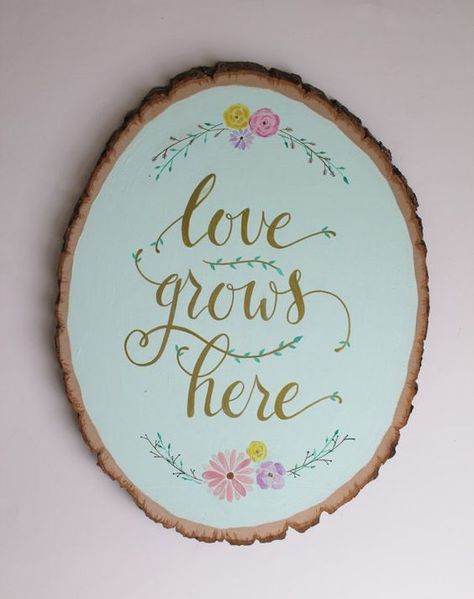 . Diy Frühling, Love Grows Here, Wood Slice Art, Wood Slice Crafts, Teds Woodworking, Spring Diy, Hand Painted Wood, Decor Nursery, Wood Slices