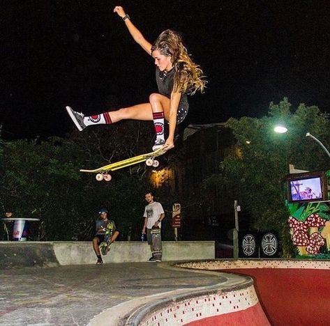 Skateboarding Quotes, Skater Girl Aesthetic, Surfergirl Style, Skateboarding Aesthetic, Skater Boi, Skater Girl Style, Skate Vibes, Skateboarding Tricks, Skateboard Aesthetic