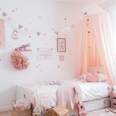 Pink Kids Beds, Classy Princess Bedroom, Bedroom Ideas For Girls 8-10, Bedroom Ideas For Girls 6-8, Pink And Rose Gold Bedroom, All Pink Bedroom, Girly Bedroom Ideas For Kids, Pink Girls Bedroom Ideas, Girl Pink Bedroom