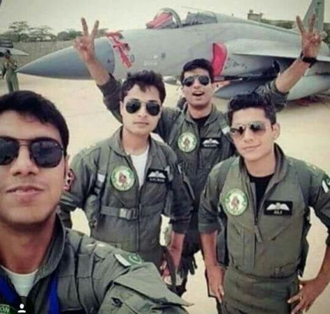 Pakistan Air Force, Pak Army Soldiers, Pilot Quotes, Pakistan Armed Forces, People Of Pakistan, Jet Fighter Pilot, Best Army, Beautiful Pakistan, Air Force Pilot