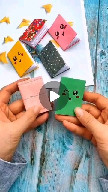 Painting For Class 5, Mini Paper Gifts, Origami Mini Book, Easy Crafts With Construction Paper, Crafts For Teachers From Kids, Art Book Cover Ideas Creative, Oragami Ideas Cute Easy For Kids, Easy Things To Make With Paper, How To Make Mini Books